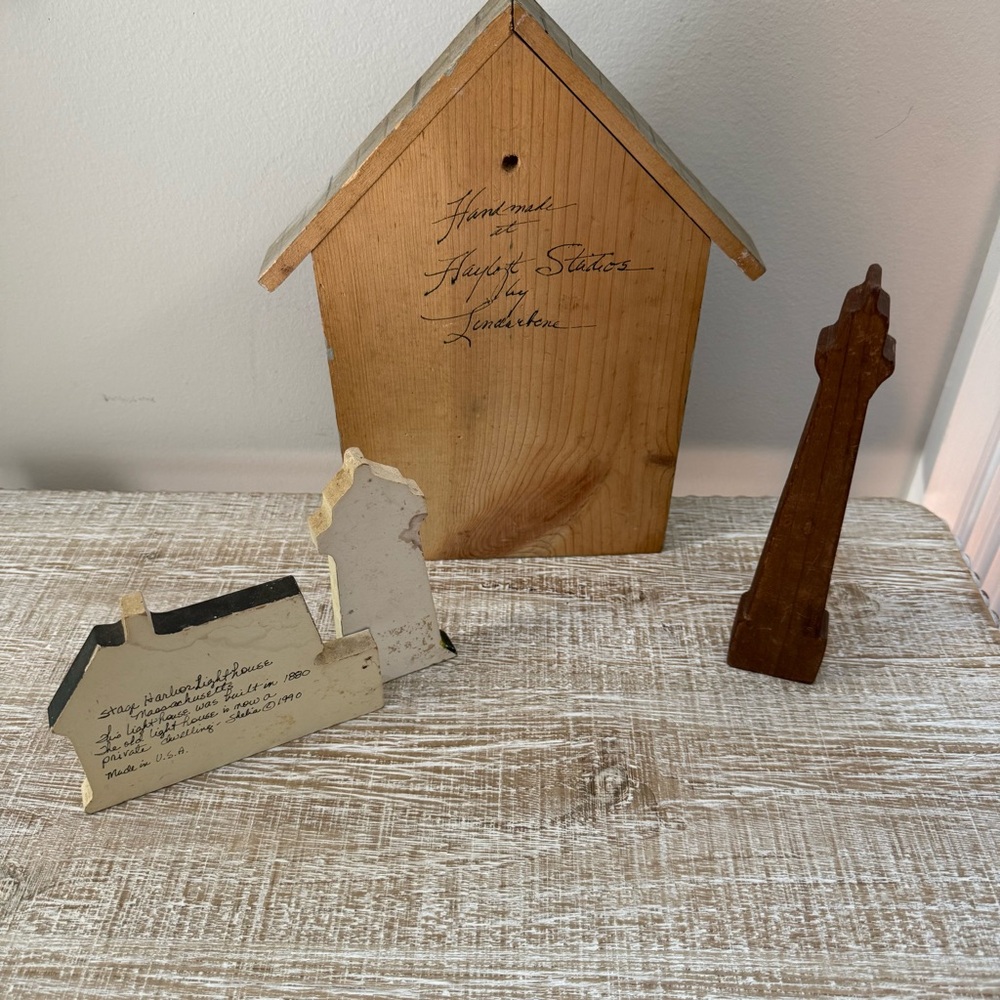 Vintage Handmade and Hand-painted in Massachusetts wooden houses and lighthouses - Picture 4 of 16